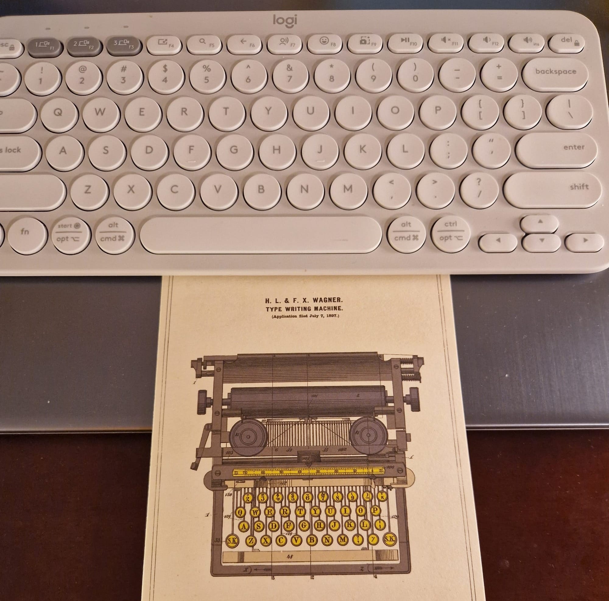 Postcard of a typerwriter and a keyboard